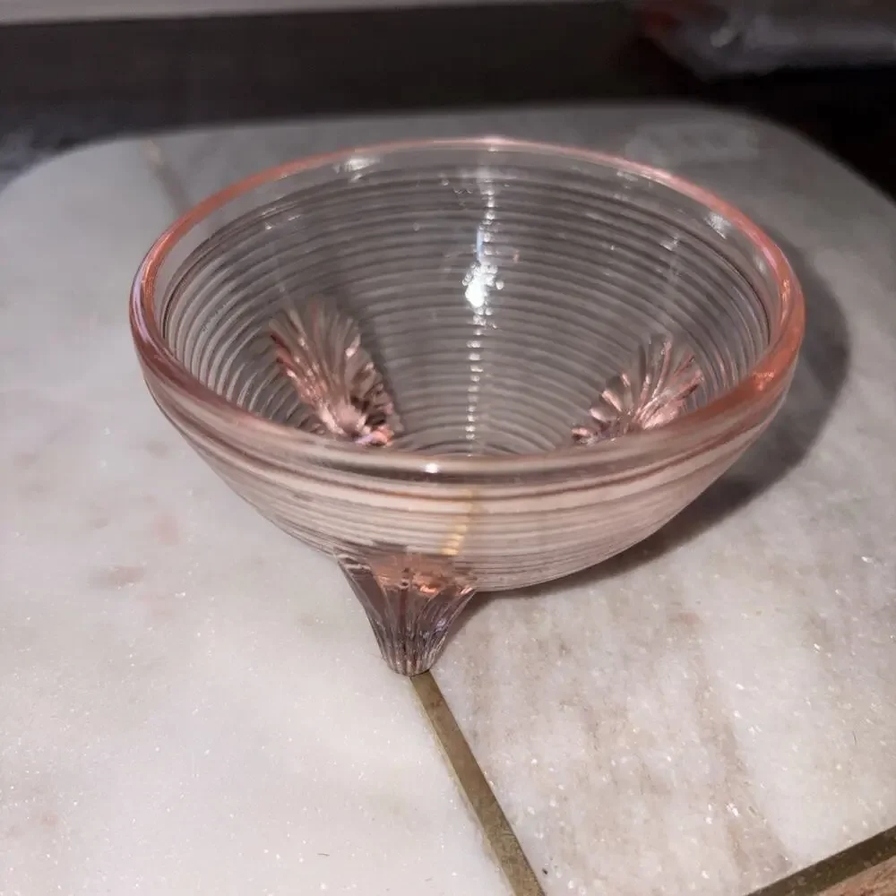 Cute Manhattan Pink Depression Glass Bowl 3 Footed Anchor Hocking? 3½